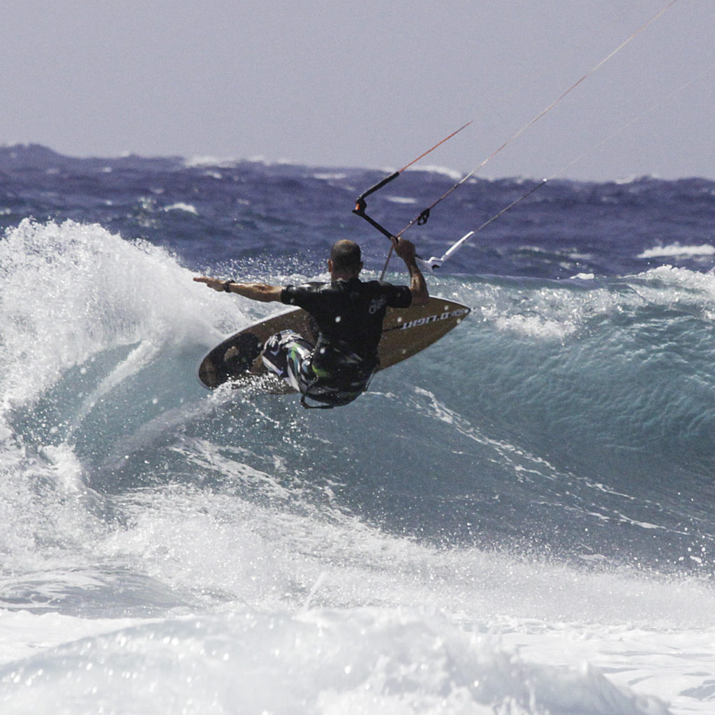 Kitesurfing wave Montana Roja